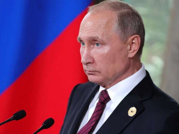 Путин повысил зарплаты чиновникам, дипломатам и работникам юстиции в 2018 году