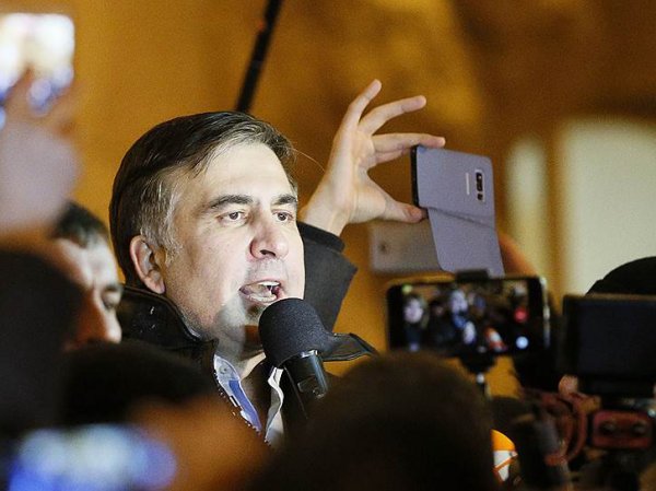 Саакашвили написал письмо Порошенко с предложением мира