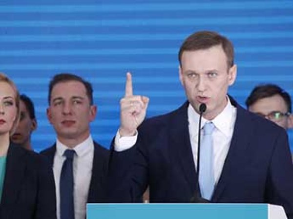 ЦИК приняла у Навального документы для выдвижения кандидатом в президенты РФ