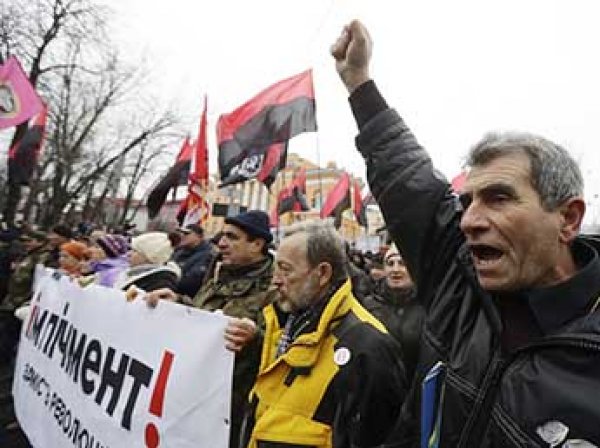 В Киеве около 50 тысяч сторонников Саакашвили вышли на "марш за импичмент" Порошенко