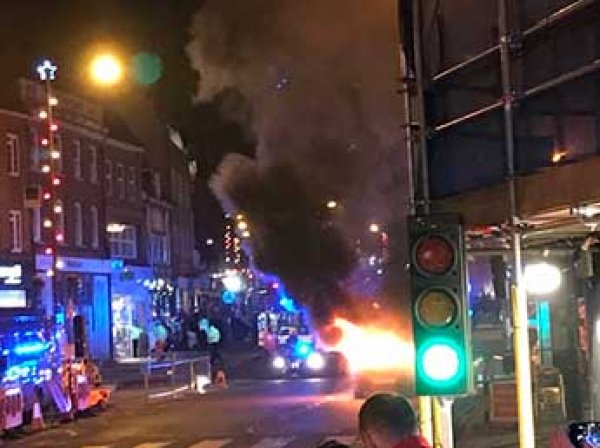 В Сеть попало видео взрыва авто на рождествеской ярмарке в Лондоне