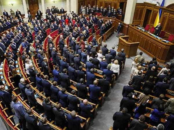 Заседание украинских депутатов внезапно прервал гимн России