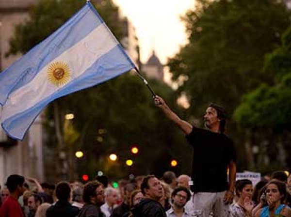 В ходе протестов из-за пересчета пенсий в Аргентине пострадали свыше 160 человек