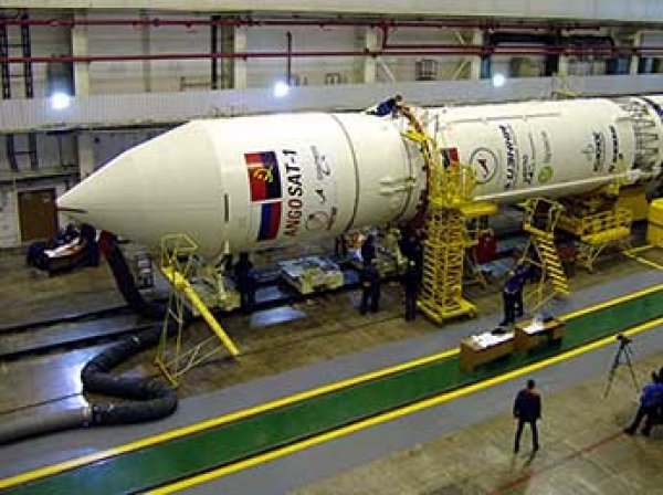 «Роскосмос» заявил о восстановлении связи со спутником «Ангосат»