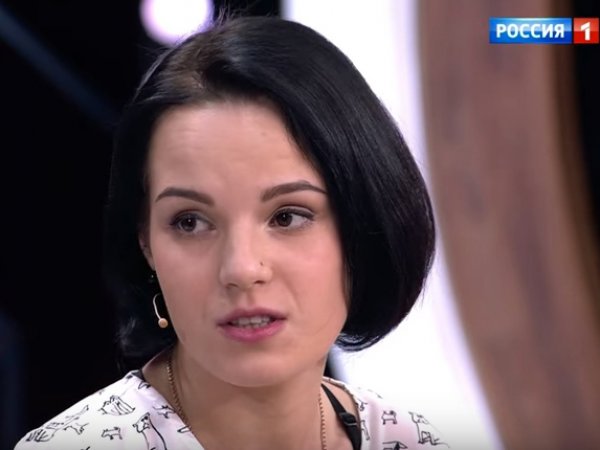 Девушка, которой ревнивый муж отрубил кисти рук, рассказала Малахову о своей жизни после трагедии