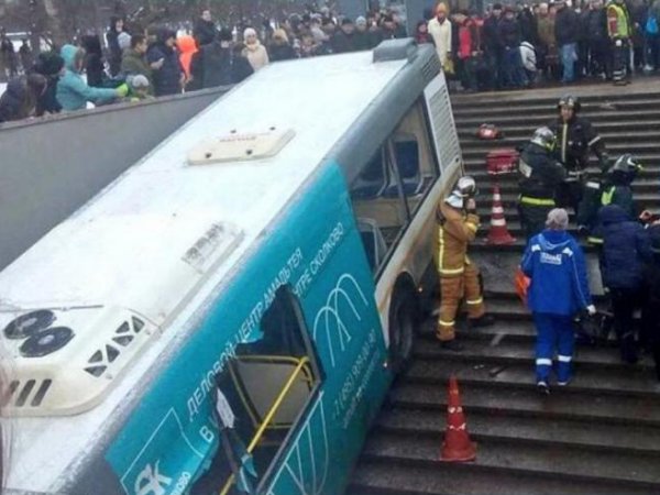 Следствие предъявило обвинение водителю автобуса, въехавшего в подземный переход в Москве
