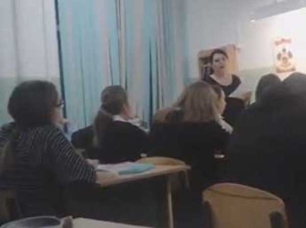 "Дядя Вова, мы с тобой": в Краснодаре школьников два дня заставляли петь песню о Путине
