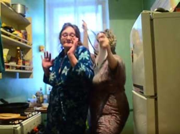 Питерские пенсионерки сняли свой видеоклип в поддержку ульяновских курсантов