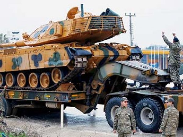 СМИ: Турция перебрасывает танки на границу с Сирией