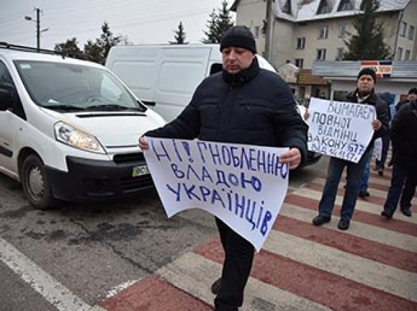 Митингующие украинцы заблокировали границу Украины с Польшей