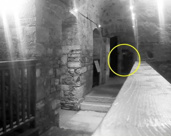 Призрак казненного в 1909 году убийцы попал на видео в старинной тюрьме