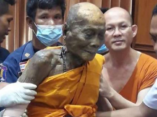 В Тайланде буддийский монах улыбнулся через 2 месяца после смерти