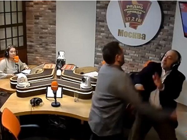 Журналисты Сванидзе и Шевченко устроили драку в прямом эфире радио "КП"