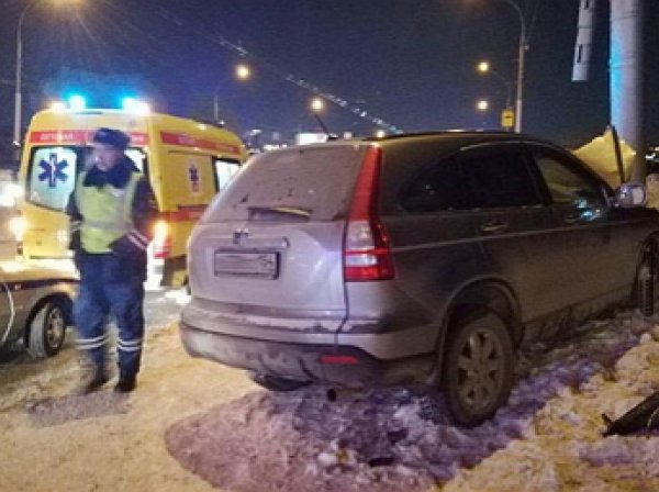 Водитель в Новосибирске въехал в толпу: погибла мать с ребенком