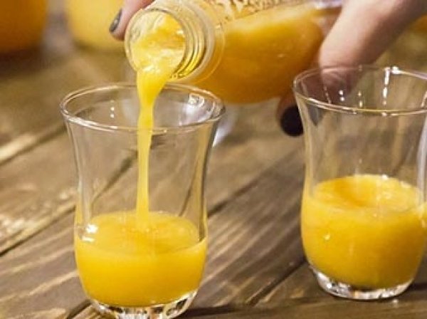 Ученые назвали главную опасность фруктового сока