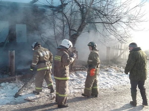 Трое детей погибли при пожаре в Свердловской области