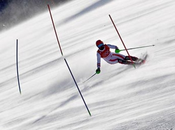На Олимпиаде в Пхенчане зрителей и лыжников сдувает ураганным ветром