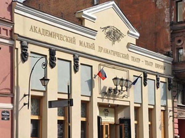 В Сети появилось видео обыска ФСБ у строителей сцены в Малом драмтеатре Петербурга
