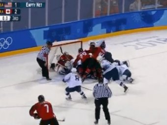 Канадские и американские хоккеистки устроили массовую драку во время олимпийского матча