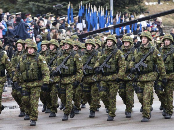 В Эстонии солдаты отказались маршировать под песню об убийстве русских