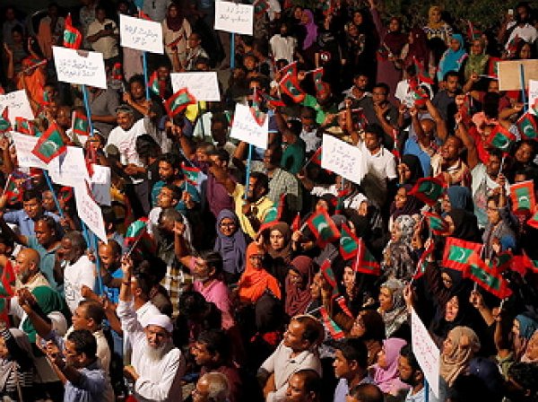 На Мальдивах введено чрезвычайное положение