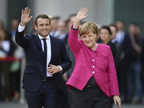 Макрон и Меркель пообещали России «решительный ответ»
