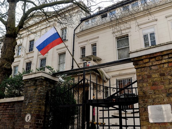 Британия высылает 23 российских дипломата, работающих на разведку