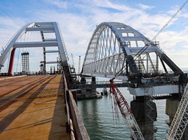 Минтранс рассказал, когда для автомобилей откроют движение по Крымскому мосту