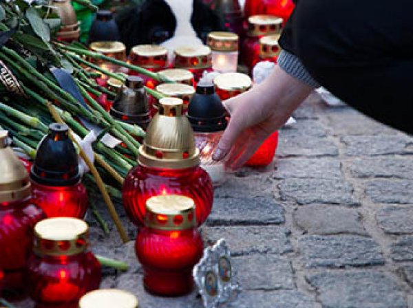 В России 28 марта начался день траура по погибшим в ТРЦ в Кемерове: число пострадавших выросло до 76 человек