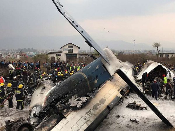Опубликовано видео с места гибели 50 человек при крушении самолета в Непале