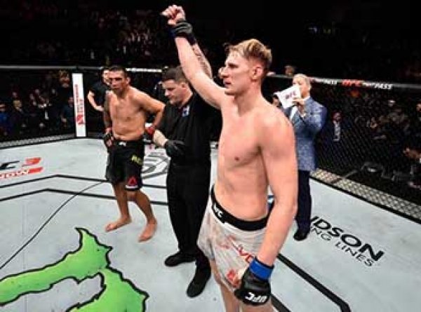 Российский Боец ММА Волков нокаутировал экс-чемпиона UFC бразильца Вердума