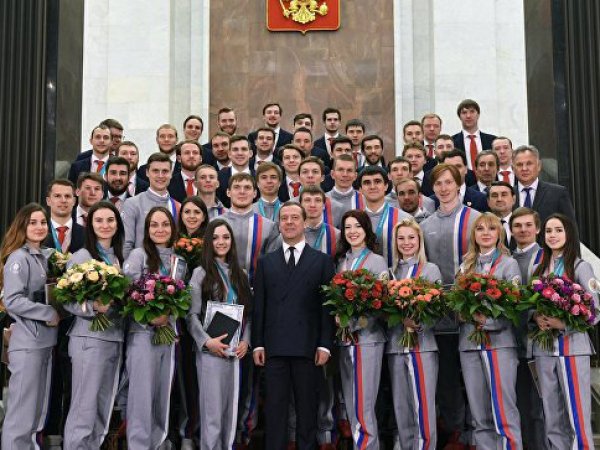 Во время награждения олимпийцев сборной России перепутали ключи от подарочных BMW