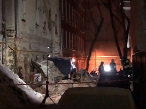 В Москве на улице Трубной обрушилось здание: есть пострадавшие