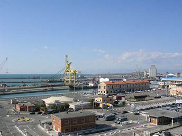 В итальянском порту Ливорно прогремел взрыв: погибли два человека