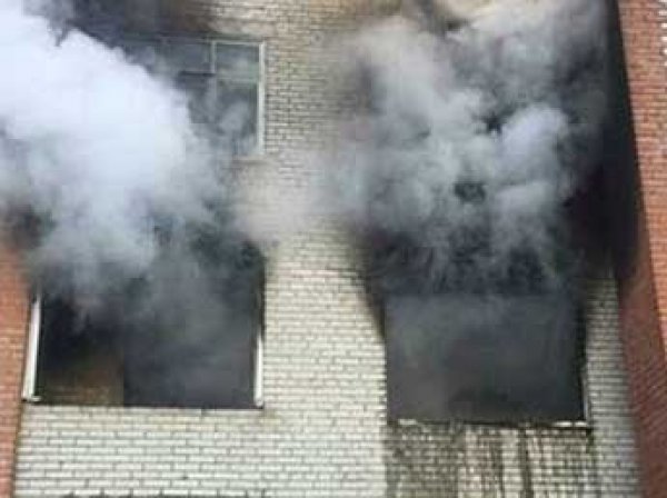 В Подмосковье страшный пожар вспыхнул в пятиэтажке после хлопка газа: уже двое погибших