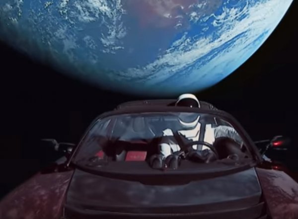 Илон Маск показал новое видео запуска Tesla в космос
