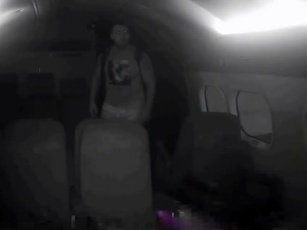 Мужчина опубликовал на YouTube видео с призраком женщины в старом самолете