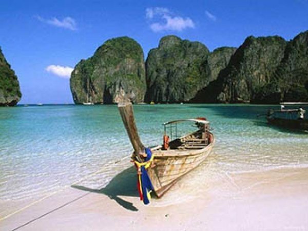 Самый знаменитый пляж Таиланда закрывают для туристов