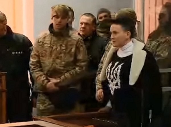 На YouTube появилось видео, как Савченко обматерила прокурора в зале суда