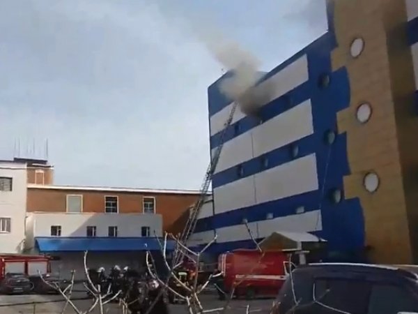 Пожар в ТЦ "Персей" в Москве: первое видео с места ЧП появилось на Youtube