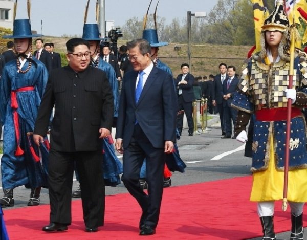 Лидеры КНДР и Южной Кореи впервые встретились и уже готовы объединить железные дороги двух стран
