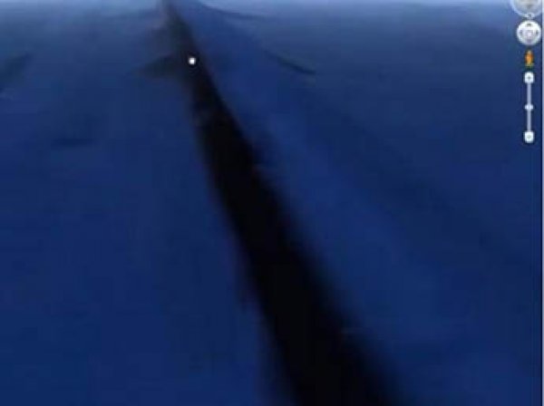 Пользователи Google Earth нашли загадочную подводную стену, опоясывающая Землю