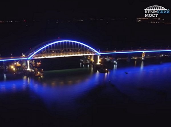 В Сети появилось видео с испытанием подсветки арки Крымкого моста