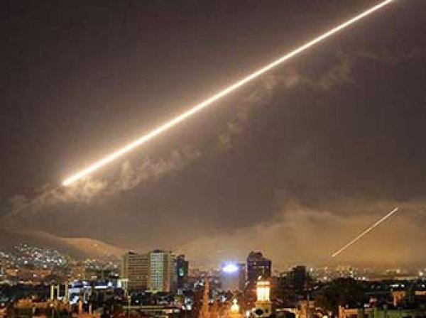 СМИ сообщили о новом ракетном обстреле авиабазы Асада в Сирии