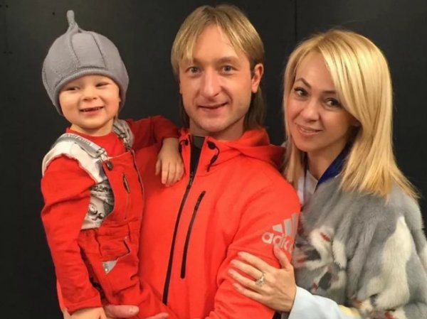 "Вы шутите?": маленький сын Рудковской и Плющенко рассказал об "избиениях" в семье