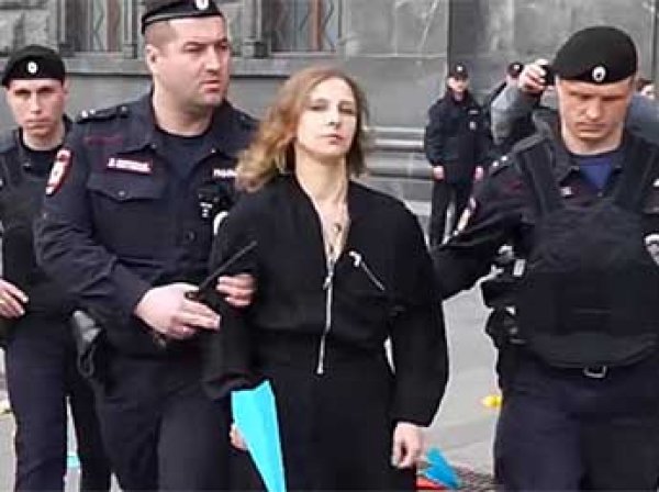 Участницу Pussy Riot Марию Алехину приговорили к обязательным работам за акцию в поддержку Telegram