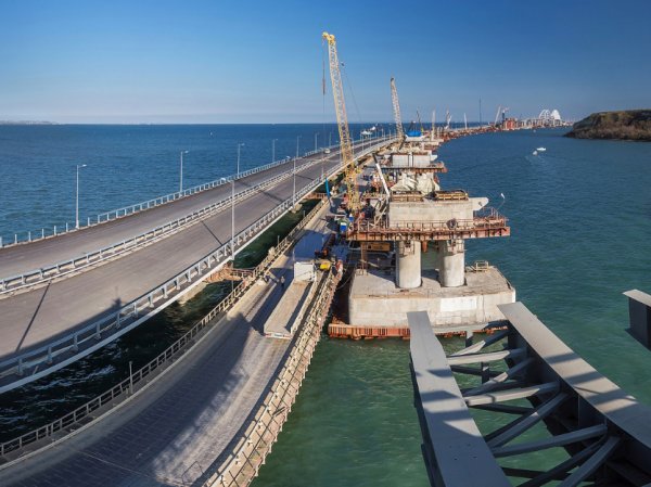 Украинские СМИ рассказали о "треснувшей" опоре Крымского моста, опубликовав фото
