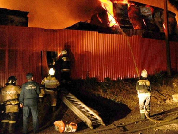 Пожар в двух ТЦ Ноябрьска могли стать результатом поджога - МЧС