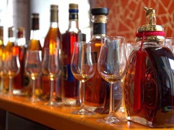 Роскачество: каждая третья бутылка коньяка в России оказалась поддельной