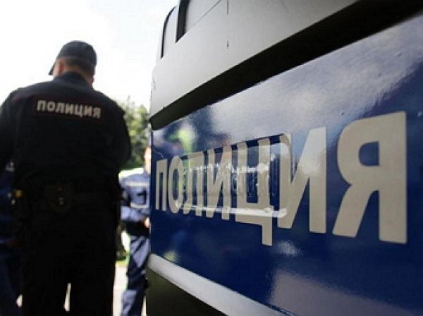 На востоке Москвы мужчина взял в заложники трех человек